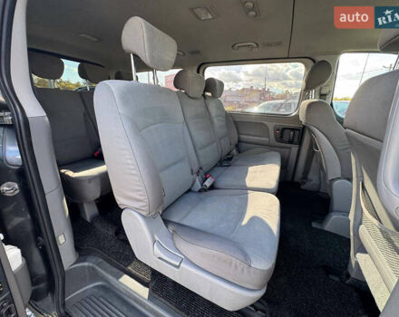 Серый Хендай H-1, объемом двигателя 2.5 л и пробегом 182 тыс. км за 12999 $, фото 42 на Automoto.ua