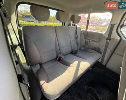 Серый Хендай H-1, объемом двигателя 2.5 л и пробегом 182 тыс. км за 12999 $, фото 43 на Automoto.ua