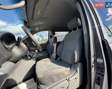 Сірий Хендай H-1, об'ємом двигуна 2.5 л та пробігом 182 тис. км за 13500 $, фото 48 на Automoto.ua