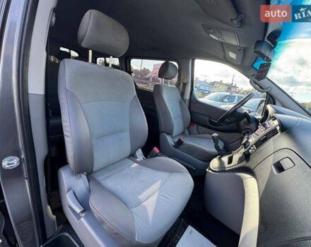 Серый Хендай H-1, объемом двигателя 2.5 л и пробегом 182 тыс. км за 12999 $, фото 30 на Automoto.ua