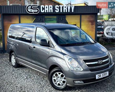 Серый Хендай H-1, объемом двигателя 2.5 л и пробегом 182 тыс. км за 12999 $, фото 12 на Automoto.ua