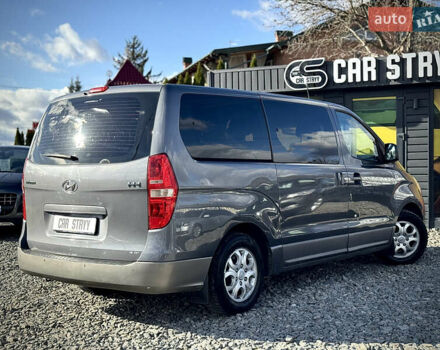 Сірий Хендай H-1, об'ємом двигуна 2.5 л та пробігом 182 тис. км за 13500 $, фото 7 на Automoto.ua