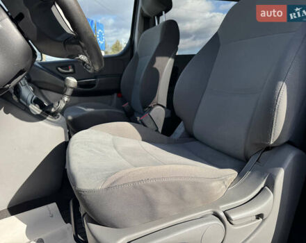 Сірий Хендай H-1, об'ємом двигуна 2.5 л та пробігом 182 тис. км за 13500 $, фото 50 на Automoto.ua