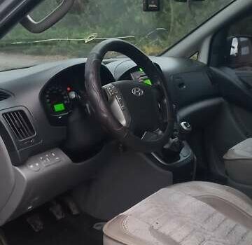 Серый Хендай H-1, объемом двигателя 2.5 л и пробегом 216 тыс. км за 12700 $, фото 4 на Automoto.ua