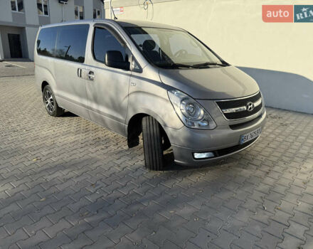 Серый Хендай H-1, объемом двигателя 2.5 л и пробегом 151 тыс. км за 12800 $, фото 6 на Automoto.ua