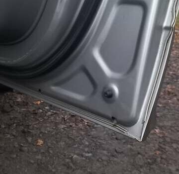 Серый Хендай H-1, объемом двигателя 2.5 л и пробегом 216 тыс. км за 12700 $, фото 14 на Automoto.ua