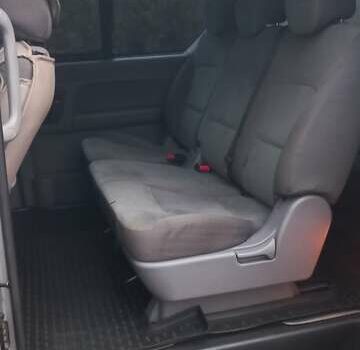 Серый Хендай H-1, объемом двигателя 2.5 л и пробегом 216 тыс. км за 12700 $, фото 7 на Automoto.ua