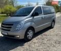 Серый Хендай H-1, объемом двигателя 2.5 л и пробегом 285 тыс. км за 13500 $, фото 1 на Automoto.ua