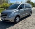 Сірий Хендай H-1, об'ємом двигуна 2.5 л та пробігом 285 тис. км за 13500 $, фото 1 на Automoto.ua