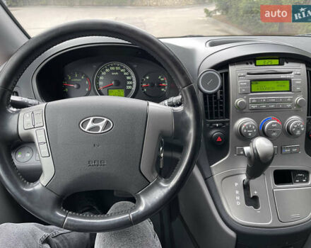 Серый Хендай H-1, объемом двигателя 2.5 л и пробегом 168 тыс. км за 17300 $, фото 41 на Automoto.ua