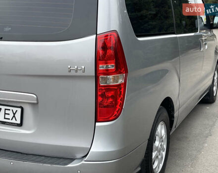 Серый Хендай H-1, объемом двигателя 2.5 л и пробегом 168 тыс. км за 17300 $, фото 13 на Automoto.ua