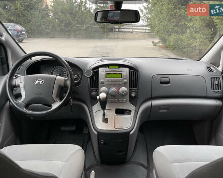 Серый Хендай H-1, объемом двигателя 2.5 л и пробегом 168 тыс. км за 17300 $, фото 40 на Automoto.ua