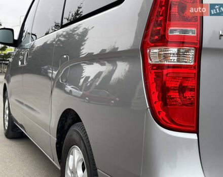 Серый Хендай H-1, объемом двигателя 2.5 л и пробегом 168 тыс. км за 17300 $, фото 15 на Automoto.ua