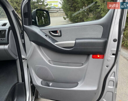 Серый Хендай H-1, объемом двигателя 2.5 л и пробегом 168 тыс. км за 17300 $, фото 33 на Automoto.ua