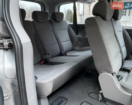 Серый Хендай H-1, объемом двигателя 2.5 л и пробегом 168 тыс. км за 17300 $, фото 39 на Automoto.ua