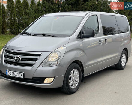 Серый Хендай H-1, объемом двигателя 2.5 л и пробегом 168 тыс. км за 17300 $, фото 2 на Automoto.ua