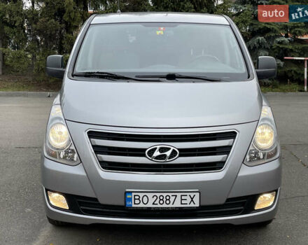 Серый Хендай H-1, объемом двигателя 2.5 л и пробегом 168 тыс. км за 17300 $, фото 19 на Automoto.ua