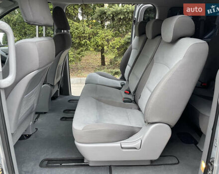 Серый Хендай H-1, объемом двигателя 2.5 л и пробегом 168 тыс. км за 17300 $, фото 28 на Automoto.ua