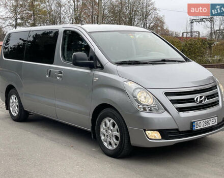 Серый Хендай H-1, объемом двигателя 2.5 л и пробегом 168 тыс. км за 17300 $, фото 1 на Automoto.ua