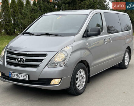 Серый Хендай H-1, объемом двигателя 2.5 л и пробегом 168 тыс. км за 17300 $, фото 4 на Automoto.ua