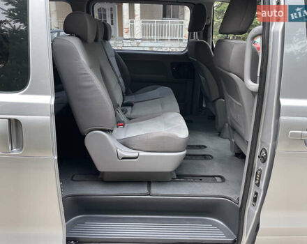 Серый Хендай H-1, объемом двигателя 2.5 л и пробегом 168 тыс. км за 17300 $, фото 34 на Automoto.ua