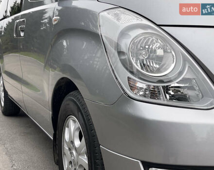 Серый Хендай H-1, объемом двигателя 2.5 л и пробегом 168 тыс. км за 17300 $, фото 9 на Automoto.ua