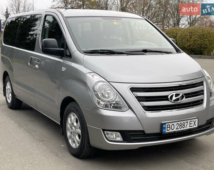 Серый Хендай H-1, объемом двигателя 2.5 л и пробегом 168 тыс. км за 17300 $, фото 5 на Automoto.ua