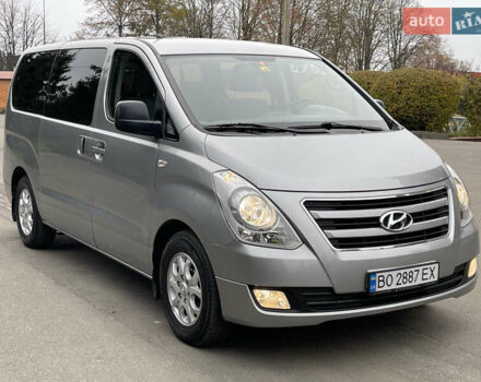 Серый Хендай H-1, объемом двигателя 2.5 л и пробегом 168 тыс. км за 17300 $, фото 3 на Automoto.ua