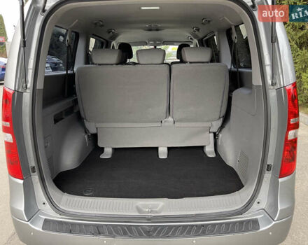 Серый Хендай H-1, объемом двигателя 2.5 л и пробегом 168 тыс. км за 17300 $, фото 52 на Automoto.ua