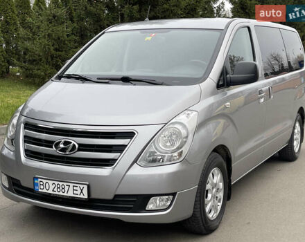 Серый Хендай H-1, объемом двигателя 2.5 л и пробегом 168 тыс. км за 17300 $, фото 6 на Automoto.ua