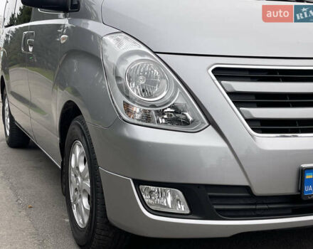 Серый Хендай H-1, объемом двигателя 2.5 л и пробегом 168 тыс. км за 17300 $, фото 7 на Automoto.ua