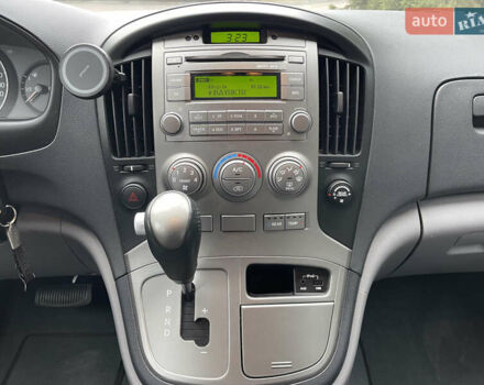 Серый Хендай H-1, объемом двигателя 2.5 л и пробегом 168 тыс. км за 17300 $, фото 45 на Automoto.ua