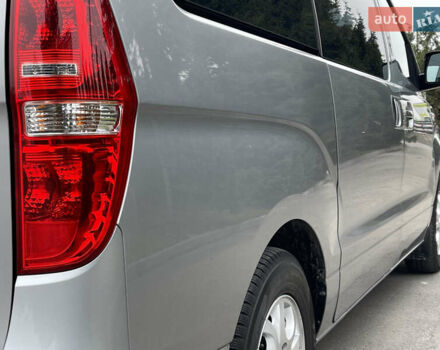 Серый Хендай H-1, объемом двигателя 2.5 л и пробегом 168 тыс. км за 17300 $, фото 16 на Automoto.ua