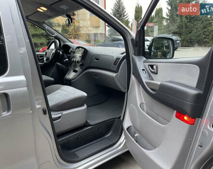 Серый Хендай H-1, объемом двигателя 2.5 л и пробегом 168 тыс. км за 17300 $, фото 32 на Automoto.ua