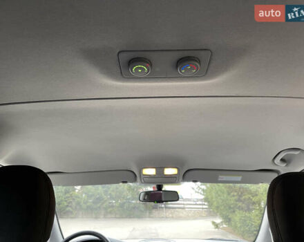 Серый Хендай H-1, объемом двигателя 2.5 л и пробегом 168 тыс. км за 17300 $, фото 50 на Automoto.ua