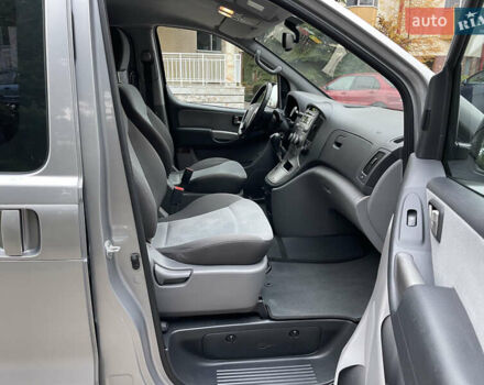 Серый Хендай H-1, объемом двигателя 2.5 л и пробегом 168 тыс. км за 17300 $, фото 31 на Automoto.ua