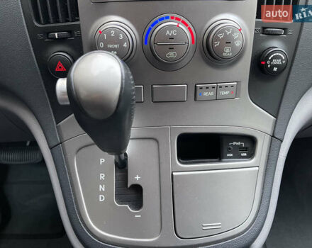 Серый Хендай H-1, объемом двигателя 2.5 л и пробегом 168 тыс. км за 17300 $, фото 48 на Automoto.ua