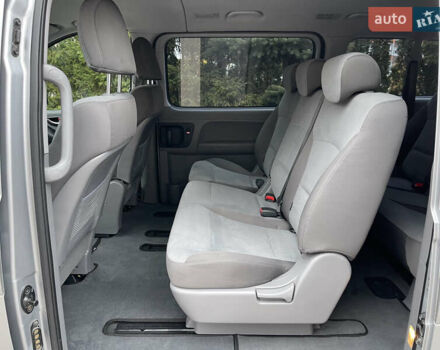 Серый Хендай H-1, объемом двигателя 2.5 л и пробегом 168 тыс. км за 17300 $, фото 27 на Automoto.ua