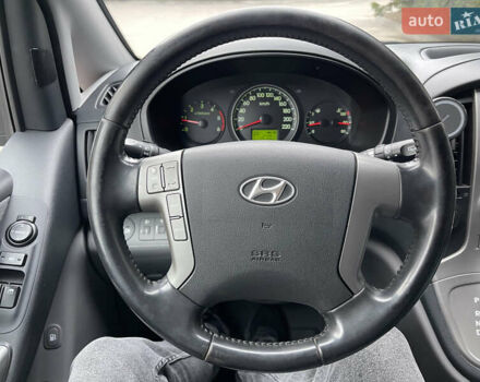 Серый Хендай H-1, объемом двигателя 2.5 л и пробегом 168 тыс. км за 17300 $, фото 42 на Automoto.ua