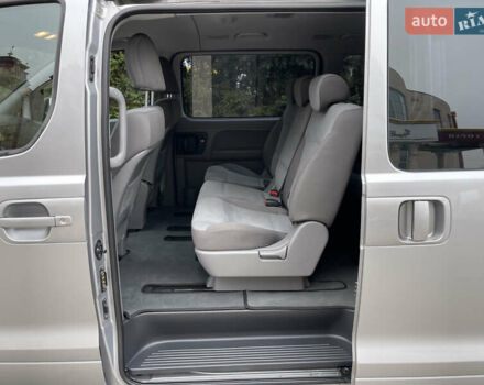 Серый Хендай H-1, объемом двигателя 2.5 л и пробегом 168 тыс. км за 17300 $, фото 26 на Automoto.ua