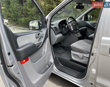 Серый Хендай H-1, объемом двигателя 2.5 л и пробегом 168 тыс. км за 17300 $, фото 24 на Automoto.ua