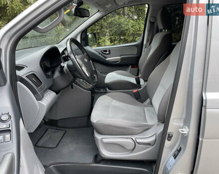 Серый Хендай H-1, объемом двигателя 2.5 л и пробегом 168 тыс. км за 17300 $, фото 23 на Automoto.ua