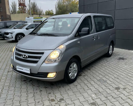 Серый Хендай H-1, объемом двигателя 2.5 л и пробегом 98 тыс. км за 21200 $, фото 4 на Automoto.ua