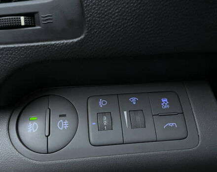 Серый Хендай H-1, объемом двигателя 2.5 л и пробегом 98 тыс. км за 21200 $, фото 10 на Automoto.ua