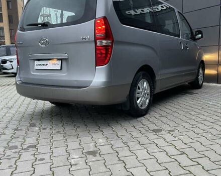 Серый Хендай H-1, объемом двигателя 2.5 л и пробегом 98 тыс. км за 21200 $, фото 27 на Automoto.ua