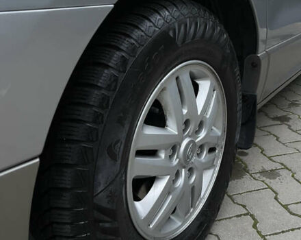 Серый Хендай H-1, объемом двигателя 2.5 л и пробегом 98 тыс. км за 21200 $, фото 7 на Automoto.ua