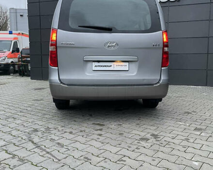 Серый Хендай H-1, объемом двигателя 2.5 л и пробегом 98 тыс. км за 21200 $, фото 25 на Automoto.ua