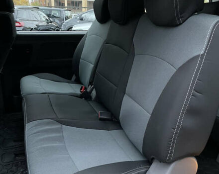 Серый Хендай H-1, объемом двигателя 2.5 л и пробегом 98 тыс. км за 21200 $, фото 18 на Automoto.ua