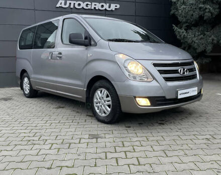 Серый Хендай H-1, объемом двигателя 2.5 л и пробегом 98 тыс. км за 21200 $, фото 1 на Automoto.ua