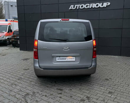 Серый Хендай H-1, объемом двигателя 2.5 л и пробегом 98 тыс. км за 21200 $, фото 24 на Automoto.ua